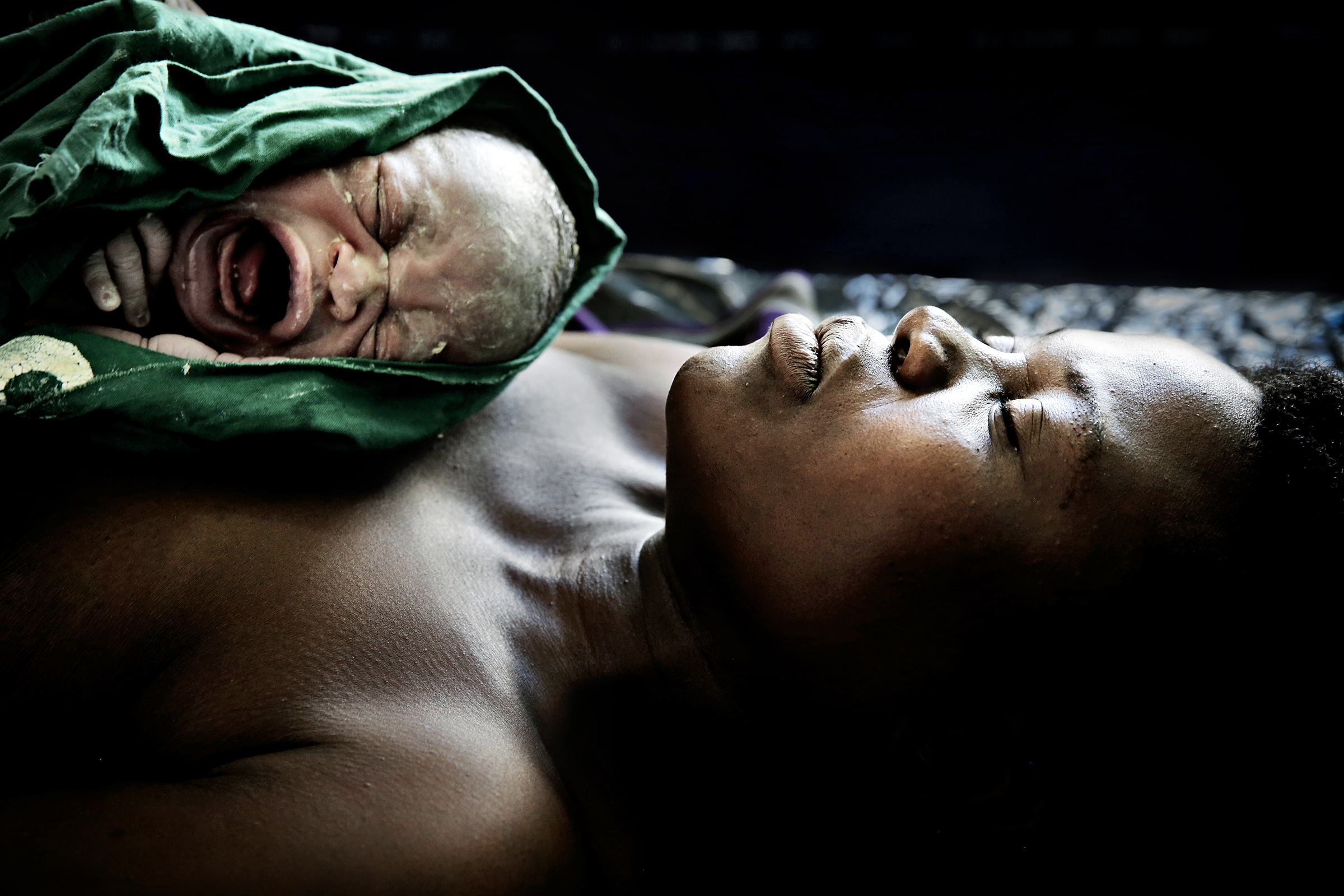 Mbela helsesenter, Malawi, 2014: Estery Gabriel har nettopp født. Alt er bra med henne og barnet etter fødselen.