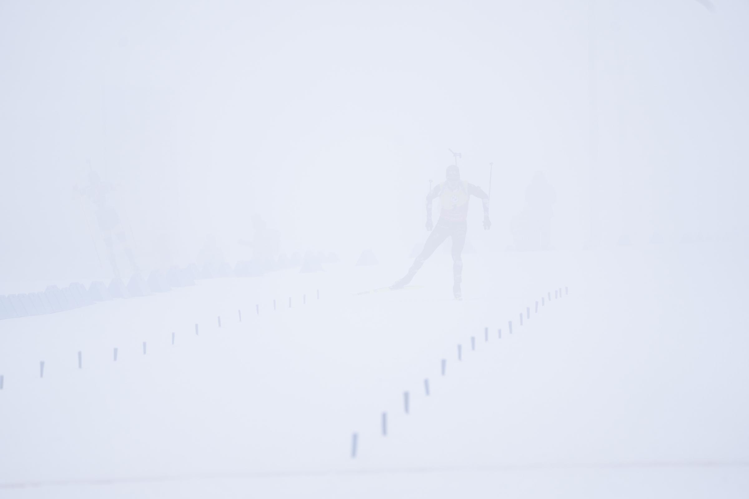 Ut av tåka kom Johannes Thingnes Bø og tok gull på herrenes sprint under VM i skiskyting i Oberhof 2023.